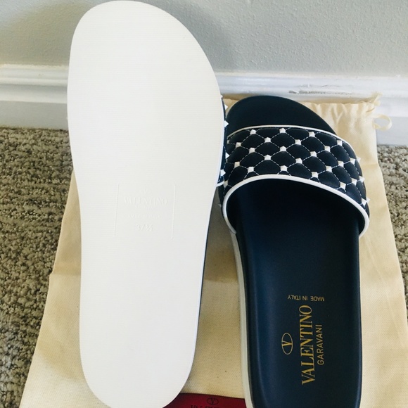 New Authentic Valentino Free Leather Rockstud Quilted Slide - Picture 3 of 6